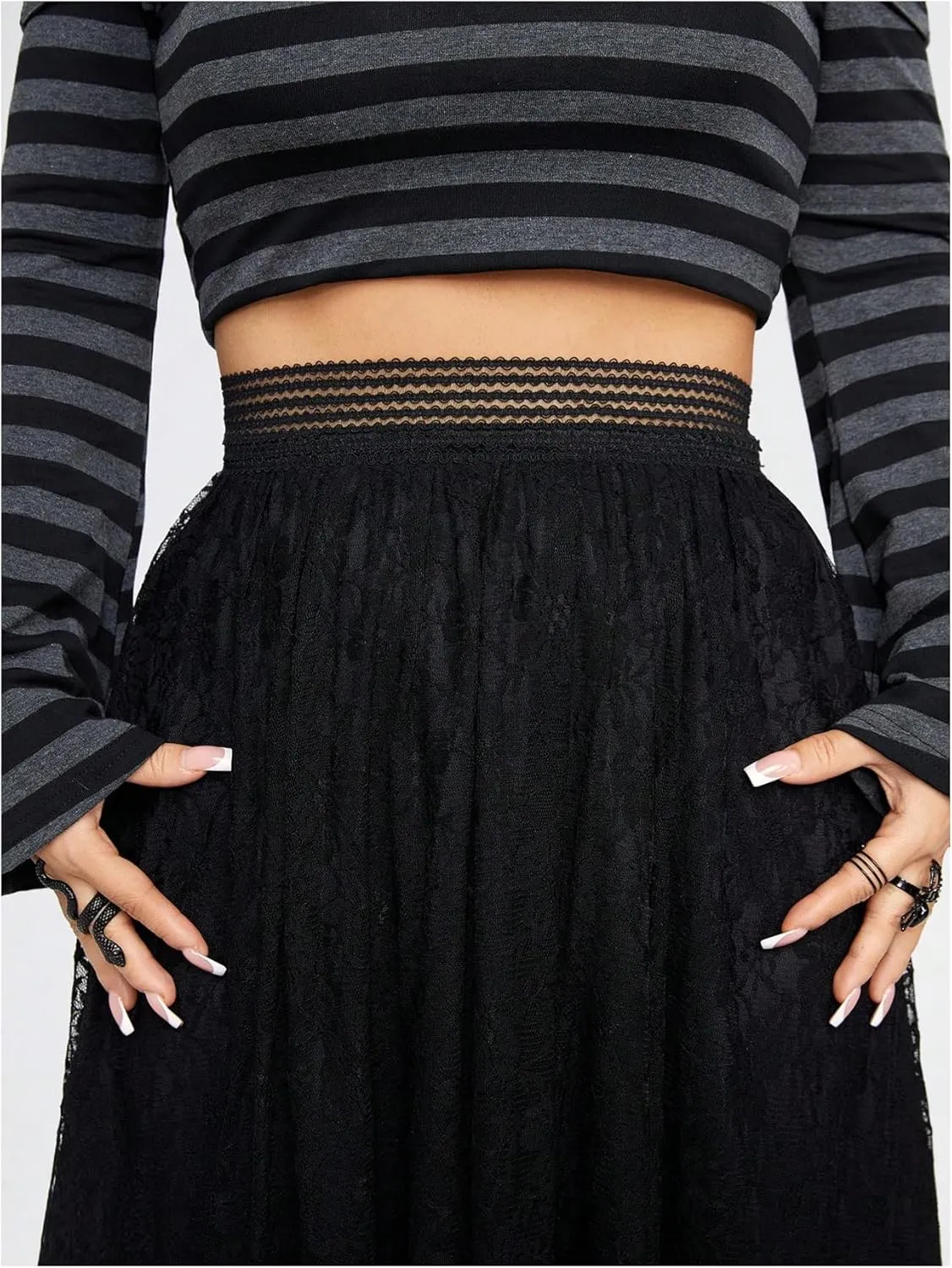 Verdusa Women's Contrast Lace High Waist Goth Maxi Skirts Flowy Flared Loose Long Skirts
